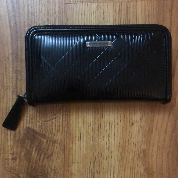 Burberry Black Patent Nova Check Zippy Wallet - Picture 1 of 11